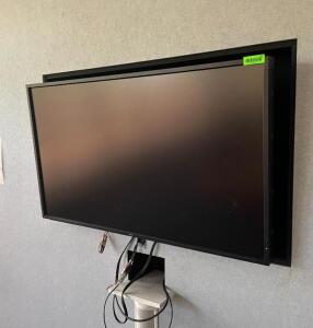 52 INCH COMMERCIAL 24/7 PROGRAMABLE SCREEN DISPLAY WITH ATTACHED SPEAKERS