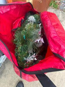 HOLIDAY WREATH IN CARRY BAG