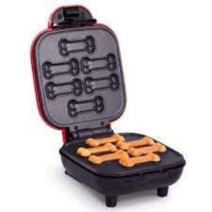 DESCRIPTION: (1) MINI DOG TREAT MAKER BRAND/MODEL: DASH INFORMATION: RED RETAIL$: $27.95 EA QTY: 1