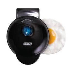 DESCRIPTION: (1) MINI MAKER GRIDDLE BRAND/MODEL: DASH INFORMATION: BLACK RETAIL$: $12.79 EA QTY: 1