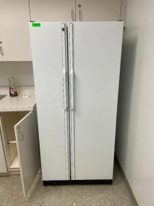 GE 19.7 CU. FT. NO FROST REFRIGERATOR / FREEZER