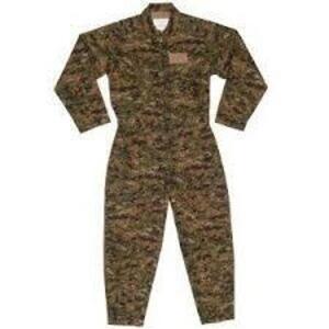 DESCRIPTION: (5) SET OF COVERALLS BRAND/MODEL: DOGS INFORMATION: WOODLAND CAMO SIZE: X-LARGE REGULAR RETAIL$: $50.00 EA QTY: 5