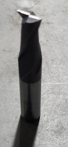 DESCRIPTION: (1) COBALT SQ END MILL BRAND/MODEL: HERTEL 41119470 SIZE: 1/2" DIA 1" LOC RETAIL$: $30.14 QTY: 1