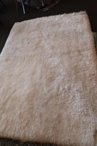 IVORY MEDIUM LENGTH RUG