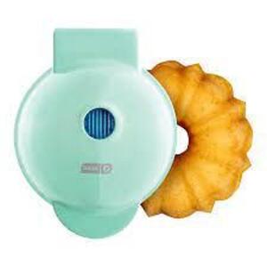 DESCRIPTION: (1) MINI BUNDT MAKER BRAND/MODEL: DASH D INFORMATION: TURQUOISE RETAIL$: $20.00 EA QTY: 1