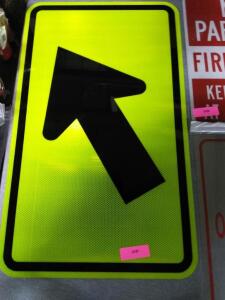 DESCRIPTION: (1) ARROW SIGN BRAND/MODEL: ECONO SIGNS LLC INFORMATION: ALUMINUM SIZE: 24X12X18 RETAIL$: $61.98 EA QTY: 1