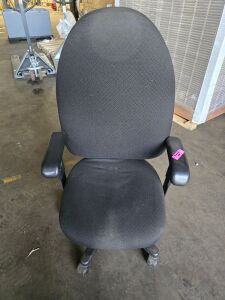 DESCRIPTION: (1) ROLLING OFFICE CHAIR INFORMATION: SEE INSPECTION QTY: 1