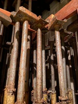 DESCRIPTION (4) SCREWED CONSTRUCTION SUPPORT POLES THIS LOT IS: SOLD BY THE PIECE LOCATION WAREHOUSE 2 QTY 4