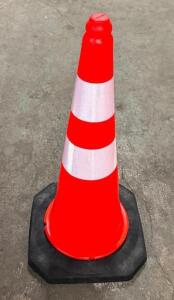 DESCRIPTION: (10) PLASTIC TRAFFIC CONES WITH RUBBER BASE QTY: 10