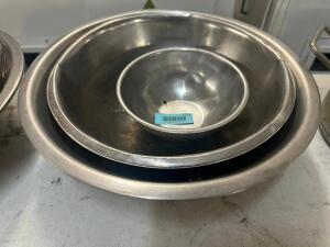 (3) PIECE STAINLESS MIXING BOWL SET