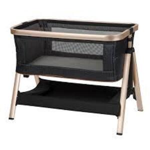 DESCRIPTION: (1) SUITE SLUMBER BASSINET BRAND/MODEL: MONBEBE INFORMATION: BLACK WITH ROSE GOLD RETAIL$: $129.00 EA QTY: 1