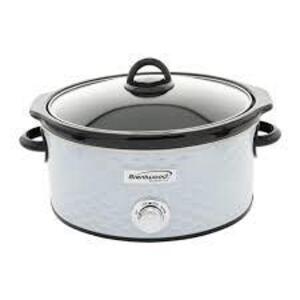 DESCRIPTION: (1) SLOW COOKER BRAND/MODEL: CROCK POT INFORMATION: WHITE SIZE: 4.5 QT RETAIL$: $74.00 EA QTY: 1