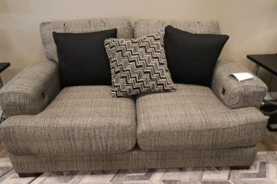 OVERSIZED LOVESEAT