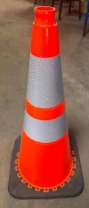 DESCRIPTION: (10) RUBBER TRAFFIC CONES LOCATION: BAY 7 THIS LOT IS: SOLD BY THE PIECE QTY: 10