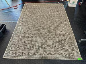 DESCRIPTION: OUTDOOR RUG SIZE: 60"X90" QTY: 1
