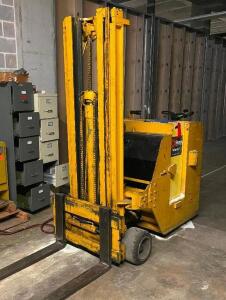 YALE ESC030G4T083EE 3000 LBS. CAPACITY INDUSTRIAL CARRIAGE TRUCK / FORKLIFT