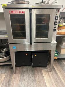 DESCRIPTION BLODGETT SINGLE DECK ELECTRIC CONVECTION OVEN BRAND / MODEL: BLODGETT SHO-100-E ADDITIONAL INFORMATION PICK UP MUST BE SCHEDULED WITH OWNE