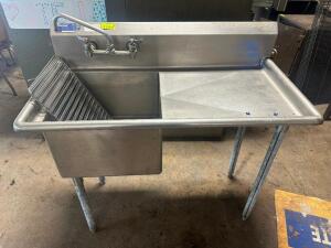 DESCRIPTION 38' SINGLE WELL STAINLESS SINK W/ RIGHT SIDE DRY BOARD. BRAND / MODEL: UNIVERSAL SIZE 38' LOCATION SITE 2 QTY 1