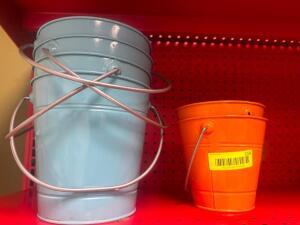 DESCRIPTION (6) ASSORTED SMALL TIN BUCKETS. THIS LOT IS: ONE MONEY LOCATION KITCHEN QTY 1