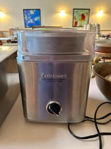 FROZEN YOGURT & ICE CREAM MAKER