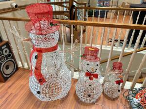 HOLIDAY SNOWMEN DECOR