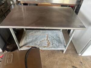 DESCRIPTION 48" X 30" STAINLESS TABLE SIZE 48" X 30" LOCATION SITE 2 QTY 1