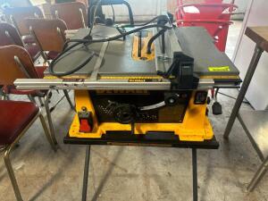 DESCRIPTION DEWALT DW744 10" TABLE SAW WITH STAND. BRAND / MODEL: DEWALT DW744 LOCATION SITE 2 QTY 1