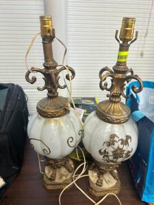 DESCRIPTION (2) VINTAGE TABLE LAMPS W/OUT SHADES. THIS LOT IS: ONE MONEY LOCATION SITE 2 QTY 1