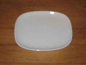 DESCRIPTION: (1) CASE OF (72) SMALL PLATES INFORMATION: WHITE RETAIL$: $605.76 TOTAL QTY: 1