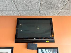 41" TV WITH WALL MOUNT