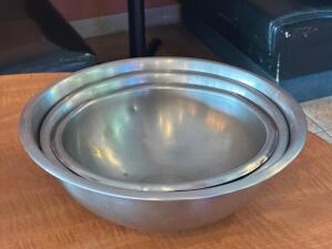 (3) - STAINLESS MIXING BOWLS