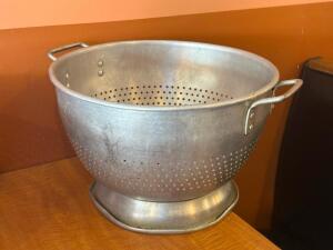 STAINLESS COLANDER