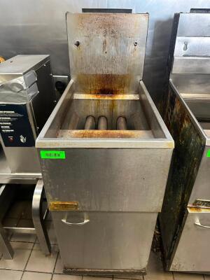 DESCRIPTION PITCO 40 LB. GAS DEEP FRYER W/ (2) BASKETS BRAND / MODEL: PITCO 35C+S ADDITIONAL INFORMATION NATURAL GAS. COMES WITH GAS LINE AND REGULATO