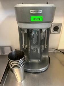 DESCRIPTION HAMILTON BEACH COUNTER TOP DRINK MIXER W/ (3) SPINDLES BRAND / MODEL: HAMILTON BEACH HMD400 ADDITIONAL INFORMATION RETAILS NEW FOR $1000 L