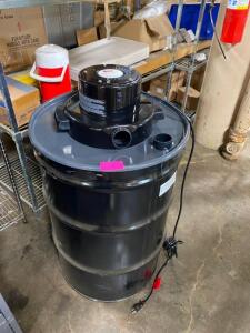 DESCRIPTION: (1) DRUM-TOP VACUUM HEAD BRAND/MODEL: DAYTON/4YE63 INFORMATION: 100 CFM/BLACK DRUM/MINOR DAMAGES TO LID, MUST COME INTO INSPECT RETAIL$: