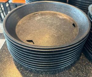 DESCRIPTION (12) 12" BLACK PLASTIC FOOD TRAYS SIZE 12" THIS LOT IS: SOLD BY THE PIECE LOCATION SEATING QTY 12