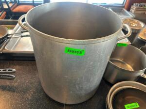 DESCRIPTION 40 QT ALUMINUM STOCK POT LOCATION SEATING QTY 1