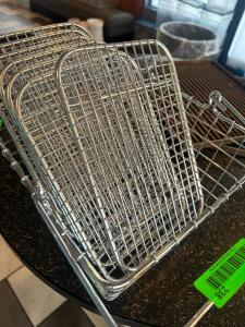 DESCRIPTION (6) 1/4 SIZE WIRE COOLING RACKS THIS LOT IS: SOLD BY THE PIECE LOCATION SEATING QTY 6