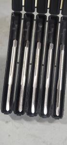 DESCRIPTION: (15) HSS SPIRAL POINT HAND TAPS BRAND/MODEL: VC 04518320 SIZE: #10-32 UNF QTY: 15