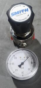 DESCRIPTION: (1) HIGH PURITY SINGLE STAGE GAS REGULATOR BRAND/MODEL: SMITH EQUIPMENT 201-0000 SIZE: 1/4" NPT OUTLETS RETAIL$: $398.46 QTY: 1