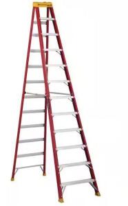 DESCRIPTION: (1) FIBERGLASS LADDER BRAND/MODEL: LOUISVILLE/L-3016-12 INFORMATION: 300LB CAPACITY RETAIL$: $334.58 SIZE: 12' LADDER SIZE QTY: 1