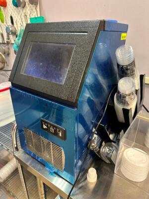 VEVOR 110 LB. COMMERCIAL ICE MAKER.