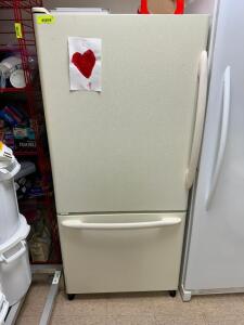 18.6 CU. FT. BOTTOM FREEZER REFRIGERATOR