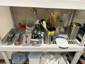 LARGE ASSORTMENT OF COOKING UTENSILS AND SMALLWARES