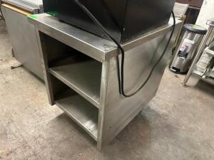 32" X 24" HEAVY DUTY STAINLESS COUNTER W/ LOWER STORAGE.