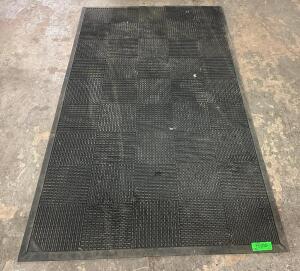 5' X 3' BLACK RUBBER TRAFFIC MAT.