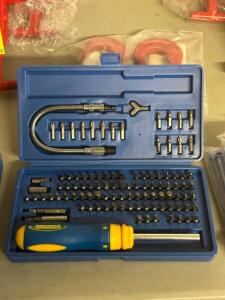 RACHETING SCREWDRIVER SET WITH HARD CASE