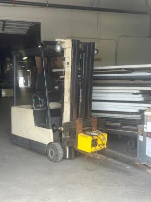 THREE WHEEL 3500 LBS. CAP. ELECTRIC FORKLIFT