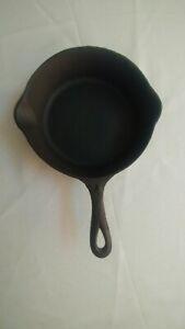 DESCRIPTION: (1) CAST IRON SKILLET BRAND/MODEL: LODGE RETAIL$: $17.99 SIZE: 10.25 IN QTY: 1