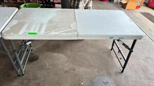 PLASTIC FOLDING TABLE